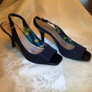 Tahari open toe shoes